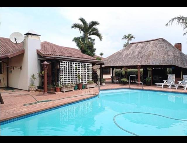 6 BEDROOM HOUSE FOR SALE IN MEER EN SEE